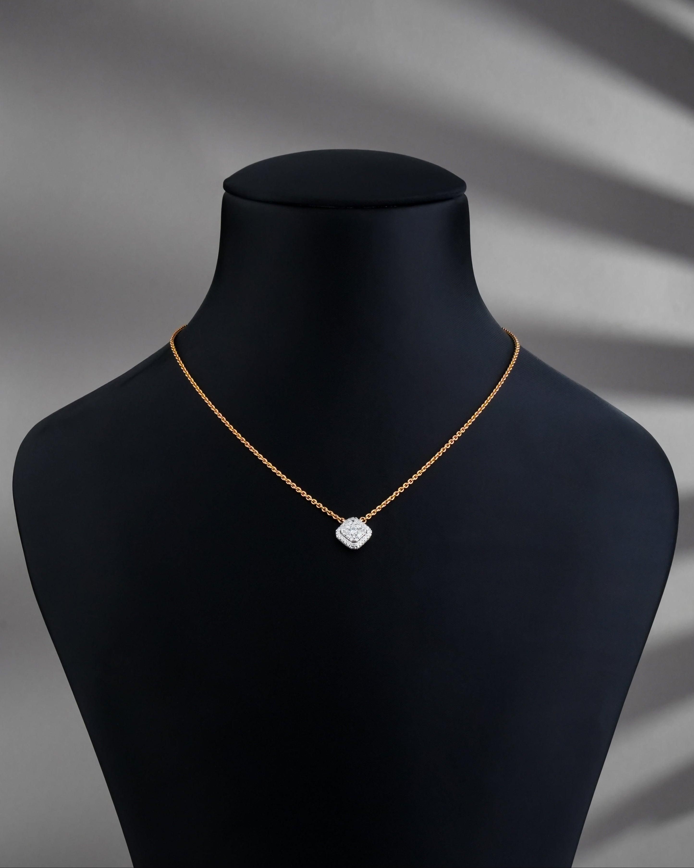 Kalki Koechlin - Diamond Necklace Main image