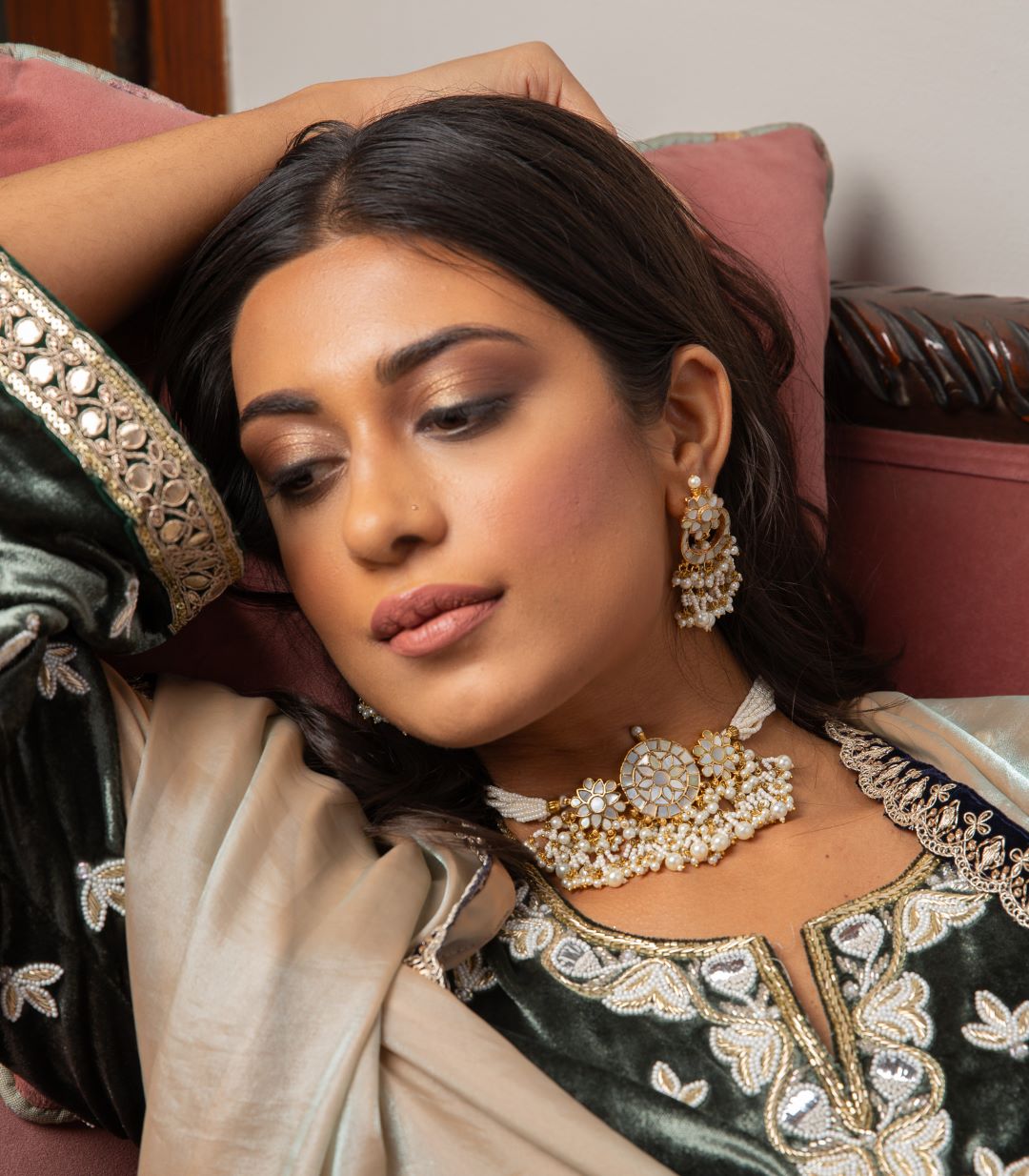 MITALI MOTHER OF PEARL CHOKER SET Main image