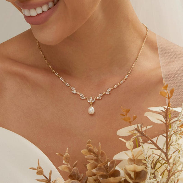 Dainty Freshwater Pearl Necklace with Diamond