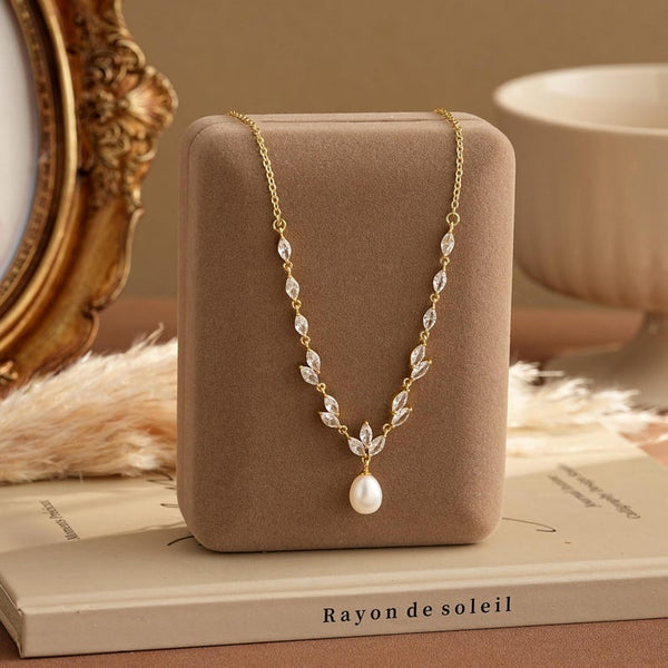Dainty Freshwater Pearl Necklace with Diamond