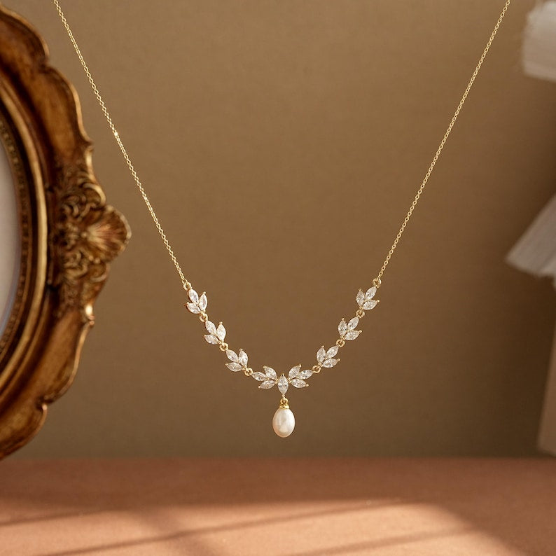 Dainty Freshwater Pearl Necklace with Diamond