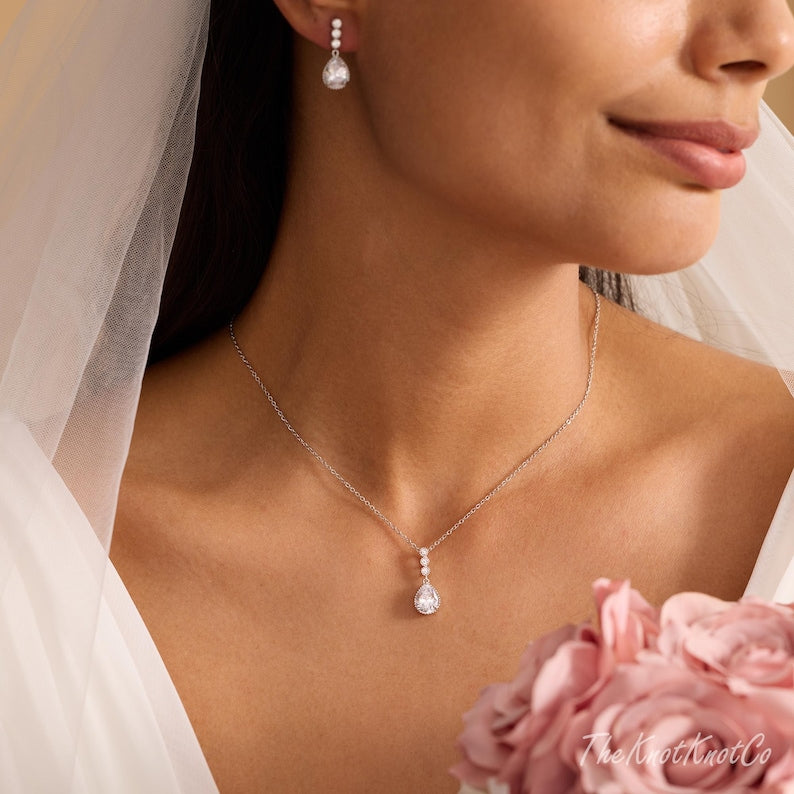 Diamond Wedding Jewellry Set: Crystal Earrings and Necklace Main image
