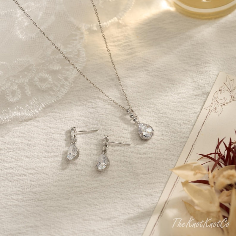 Diamond Wedding Jewellry Set: Crystal Earrings and Necklace
