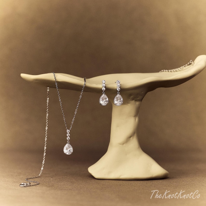 Diamond Wedding Jewellry Set: Crystal Earrings and Necklace