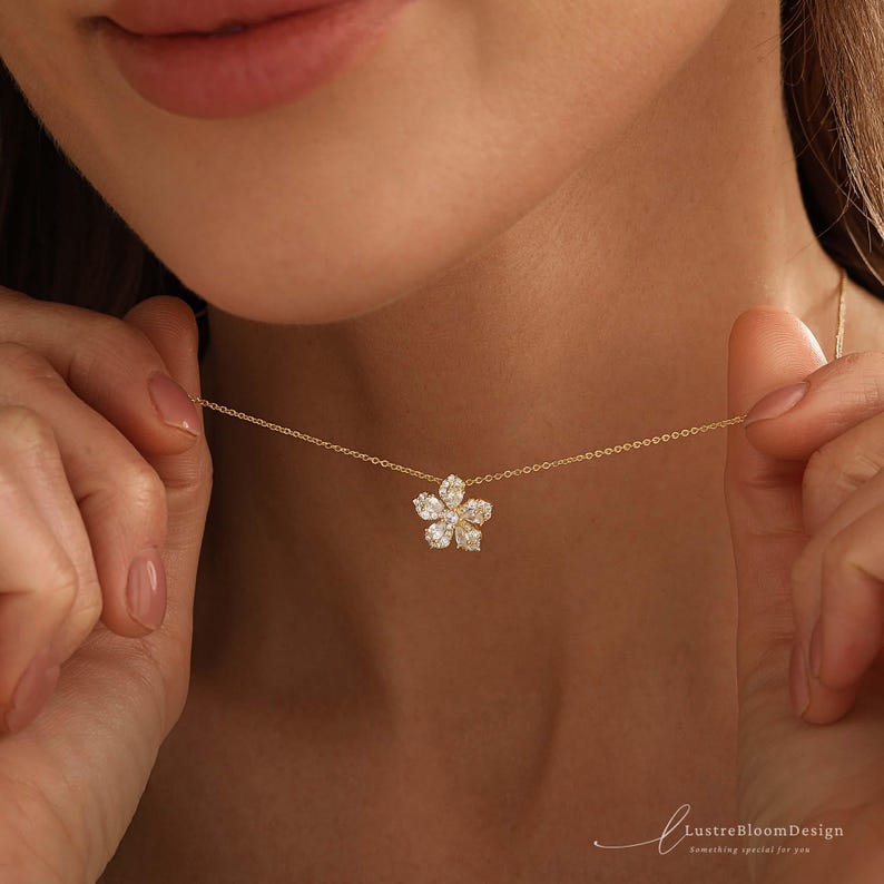 Dainty Flower Diamond Necklace