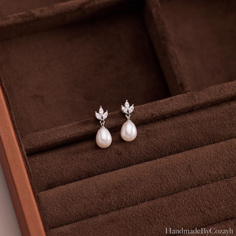 Minimalist Freshwater Pearl Jewelry Set Main image