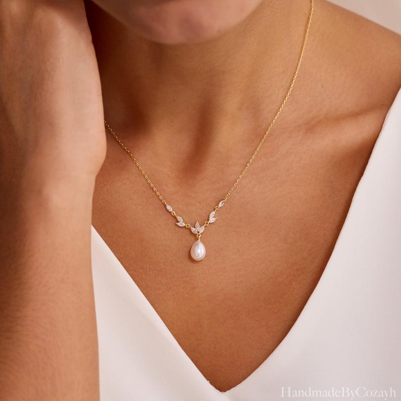 Minimalist Freshwater Pearl Jewelry Set Secondary image