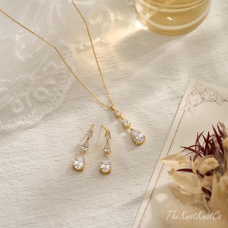 Minimalist Teardrop Diamond Pendant Necklace