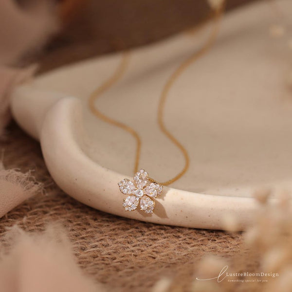 Dainty Flower Diamond Necklace