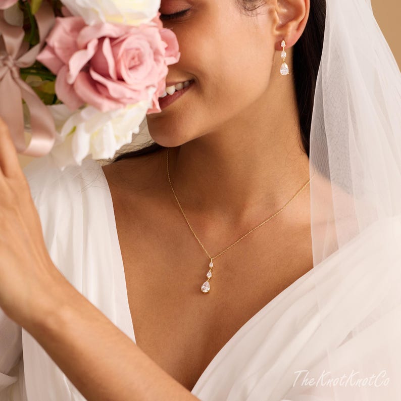 Minimalist Teardrop Diamond Pendant Necklace