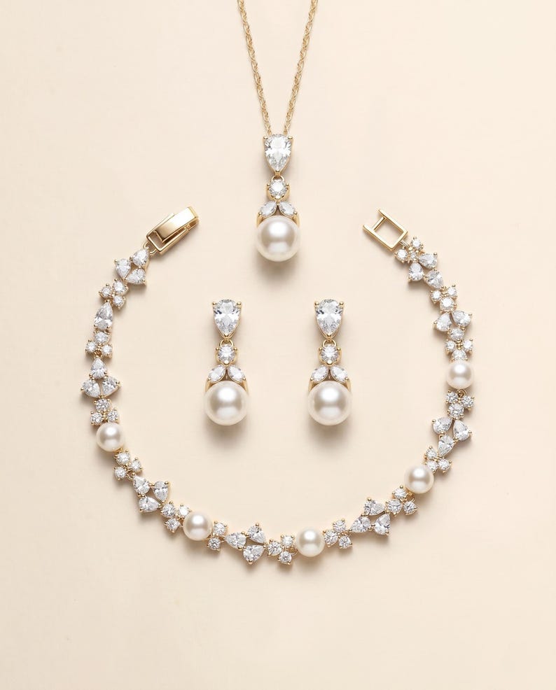 Gold Pearl Jewelry Set Main image