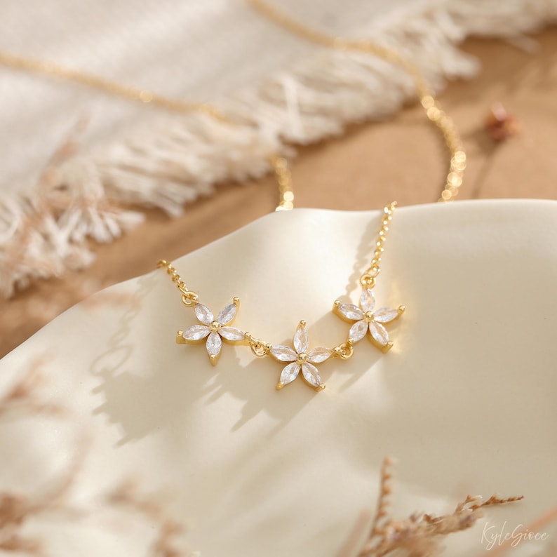 Dainty Diamond Flower Necklace,