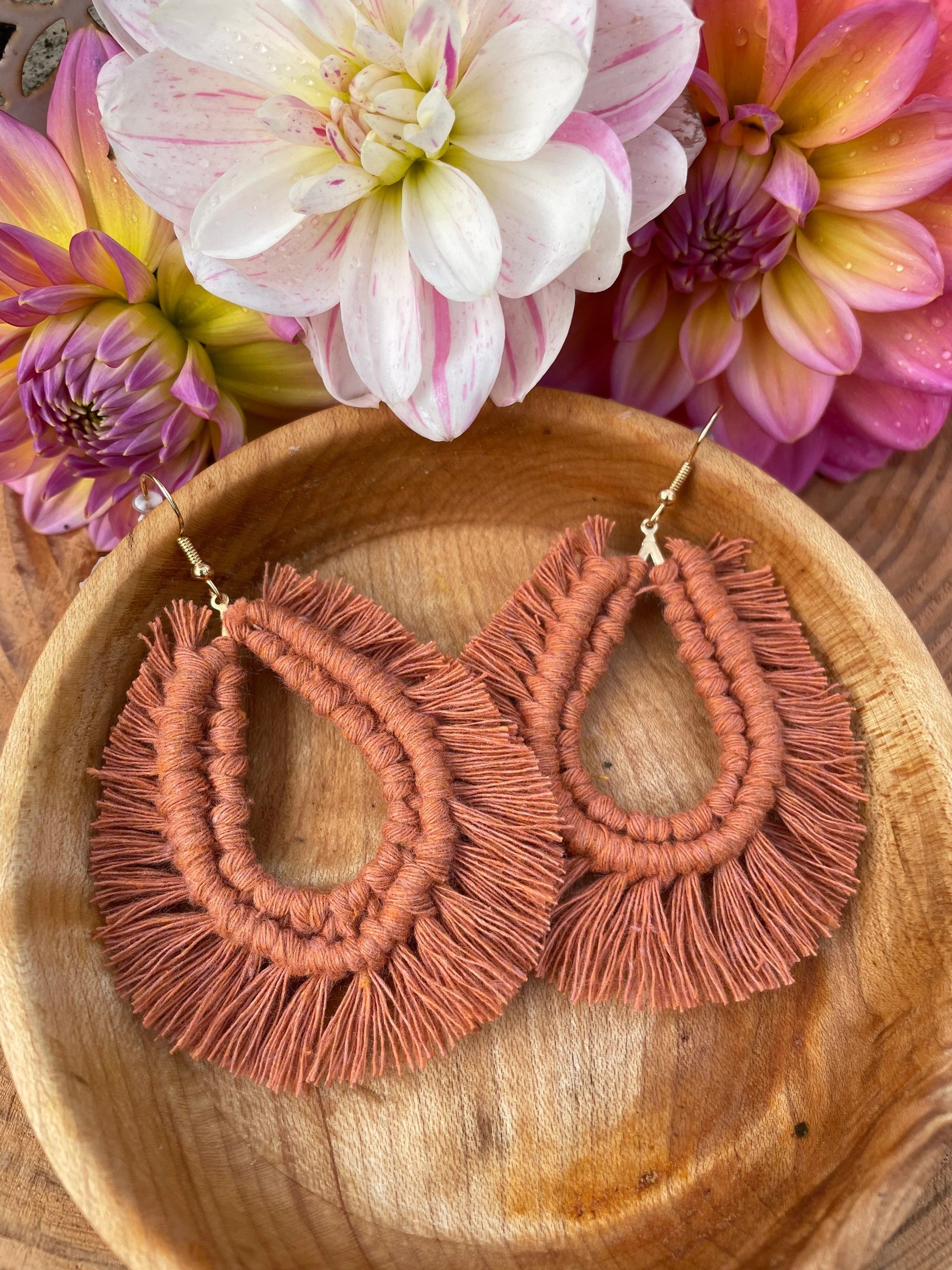 Size: 6-7 cm  Material: Recycled cotton and golden plated alloy. Main image