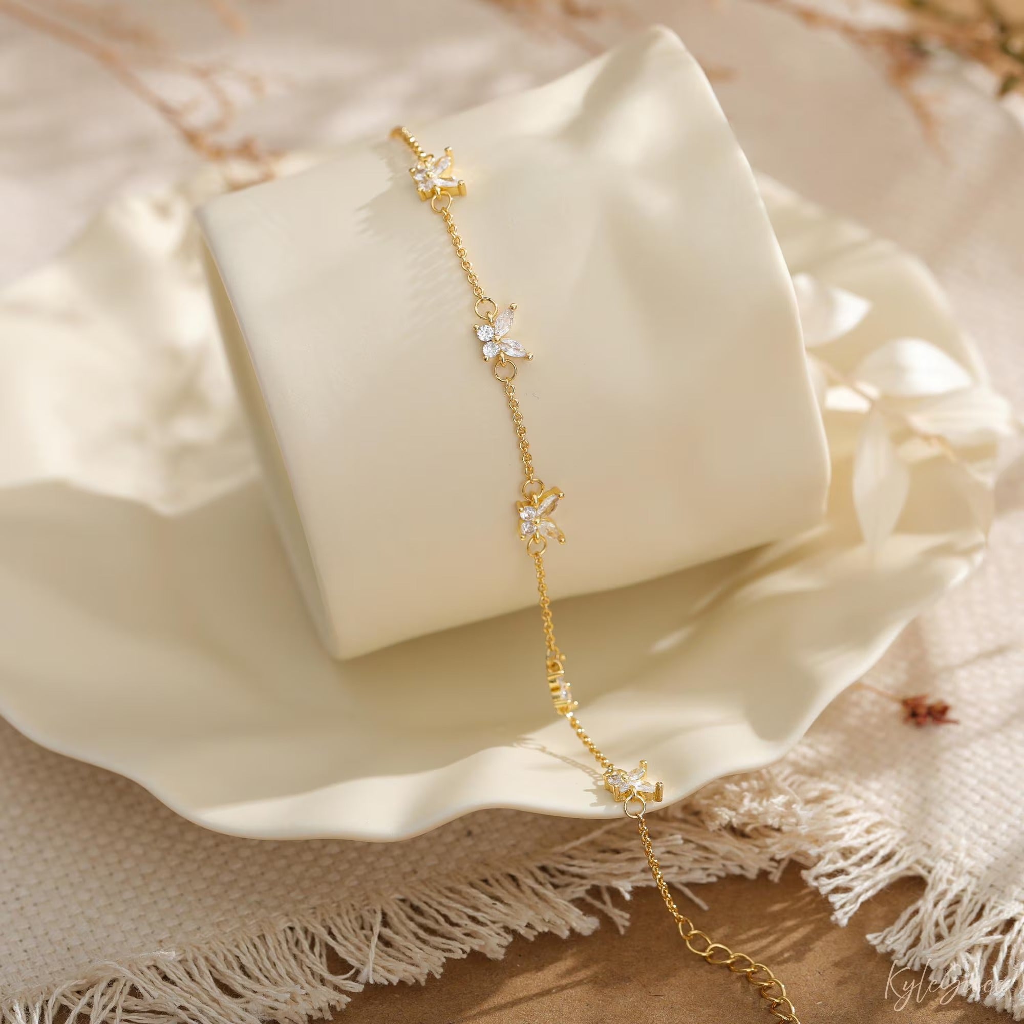 Minimalist Butterfly Diamonds Bracelet