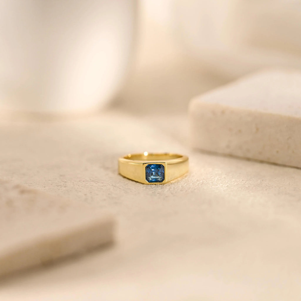 Personalised Birthstone Signet Ring: Custom Engraved Band for Him, Anniversary Gift & Father’s Day Jewelry for Dam