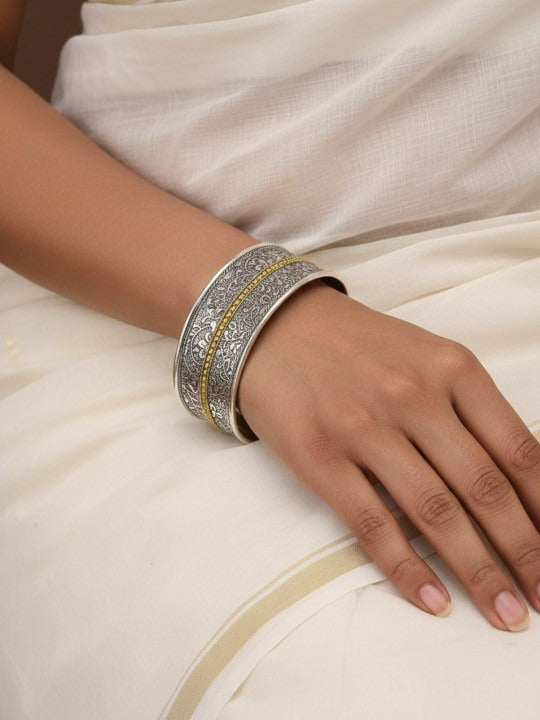 Women Brass Oxidised Silver-Plated Cuff Bracelet
