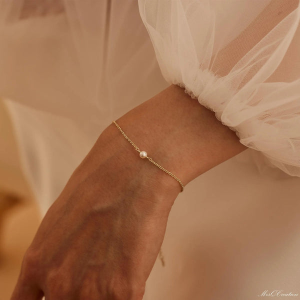 Minimalist Pearl Bracele