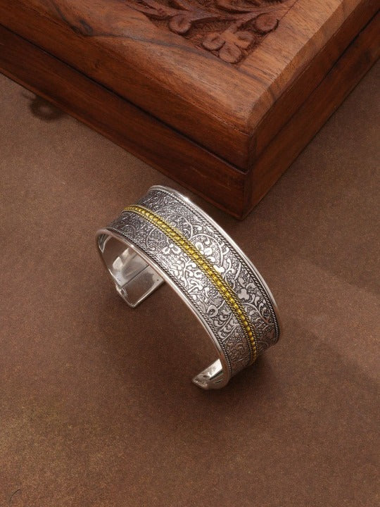 Women Brass Oxidised Silver-Plated Cuff Bracelet
