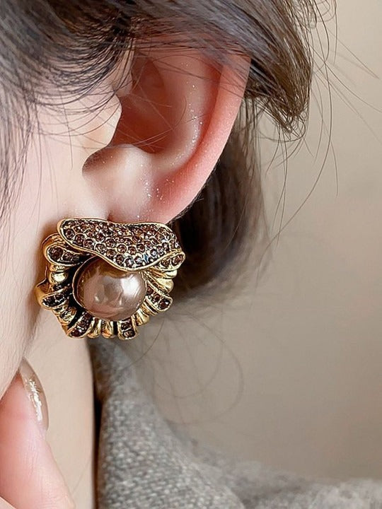 Contemporary Studs Earrings