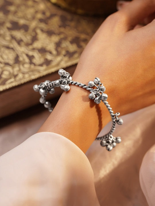 Women Brass Oxidised Silver-Plated Kada Bracelet