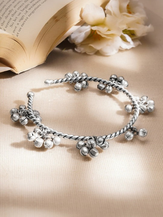 Women Brass Oxidised Silver-Plated Kada Bracelet