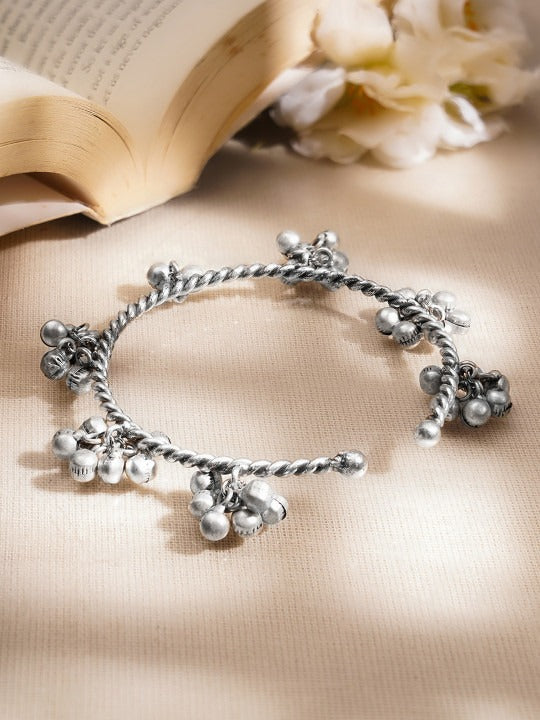 Women Brass Oxidised Silver-Plated Kada Bracelet