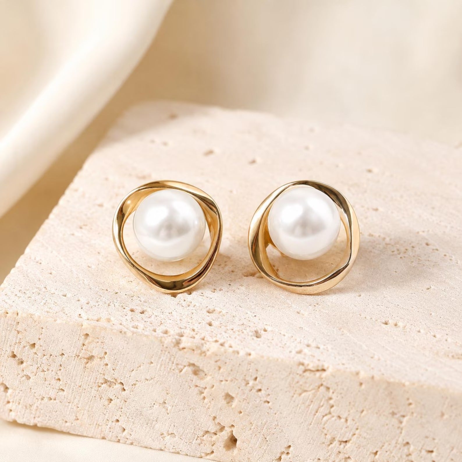 French Retro Pearl Clip Earrings