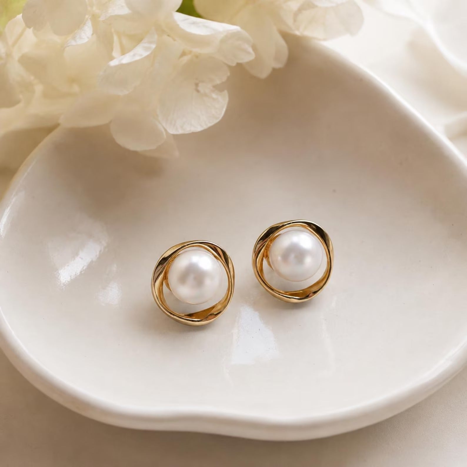 French Retro Pearl Clip Earrings